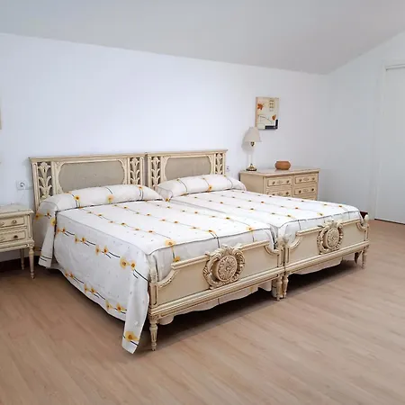 Casa Frente Al Mar En Boiro A Magdalena (A Coruna)